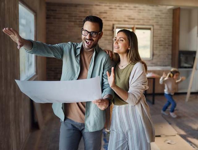Coppia progetta la ristrutturazione della casa